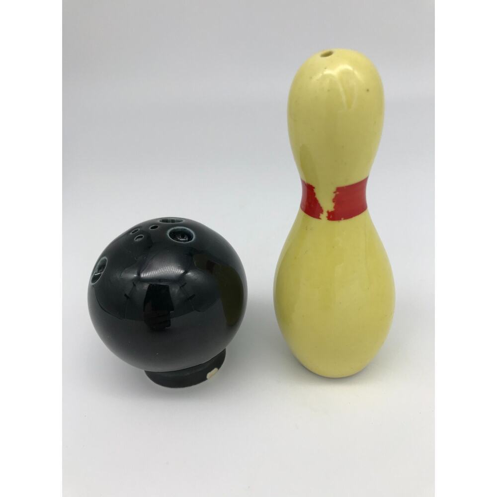 Napco Salt and Pepper Shakers Made in Japan Bowling Ball and Yellow Pin Vintage - Picture 2 of 11